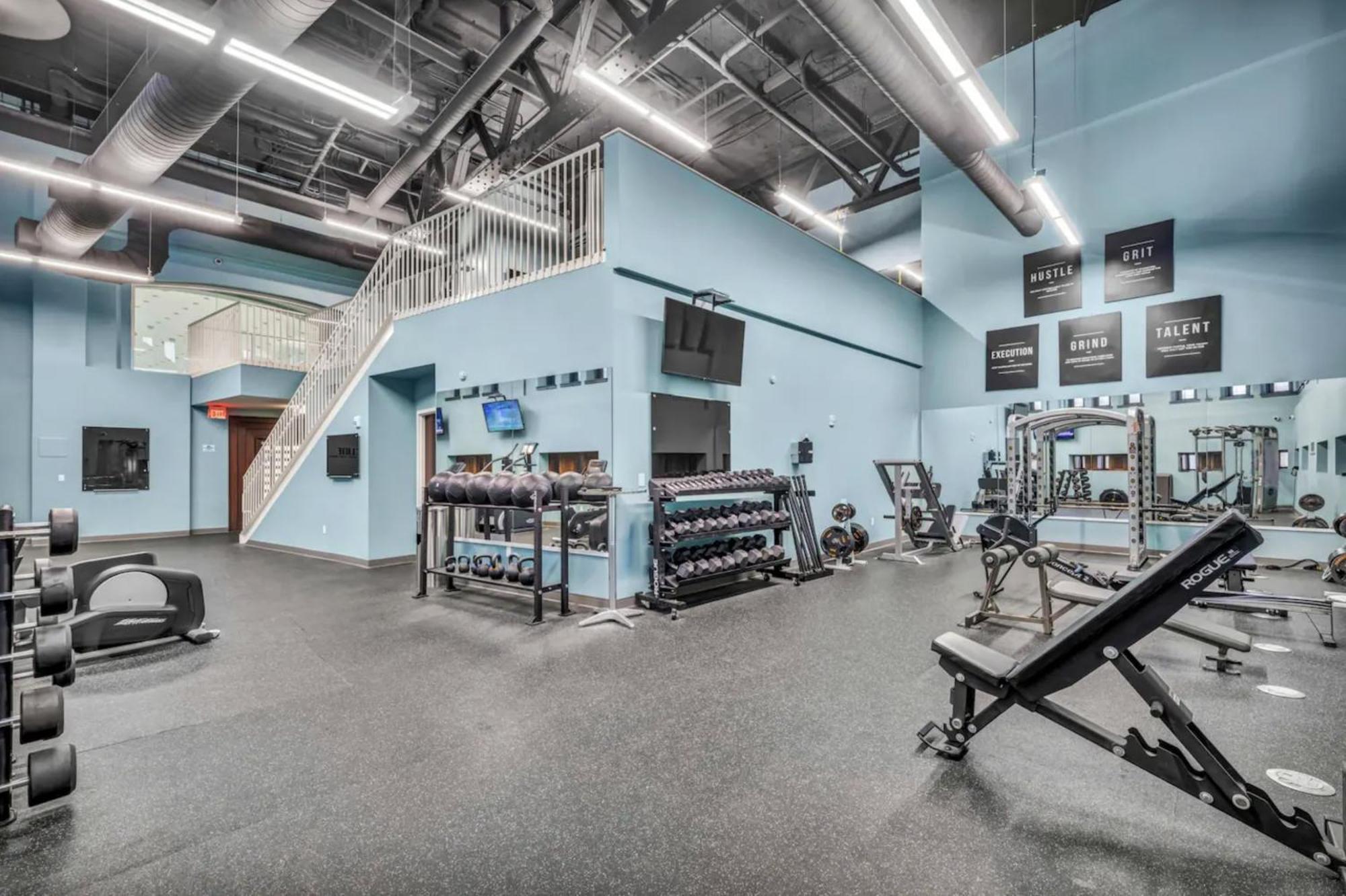 Heart Of Dt With Free Pool & Steam Plus Gym Luxe 812 Κλίβελαντ Εξωτερικό φωτογραφία