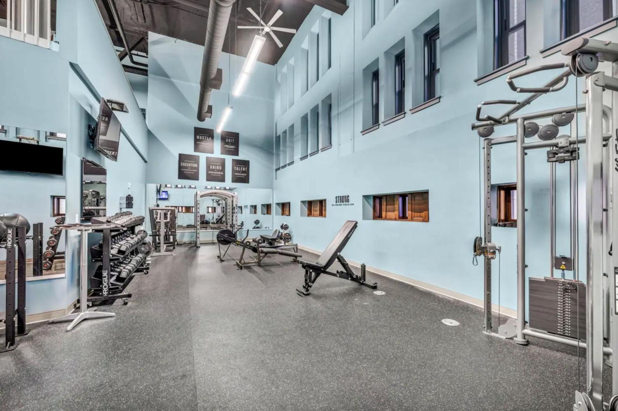 Heart Of Dt With Free Pool & Steam Plus Gym Luxe 812 Κλίβελαντ Εξωτερικό φωτογραφία